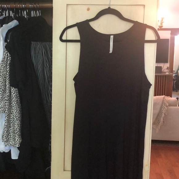 The group by babaton Evelina dress - Picture 2 of 3